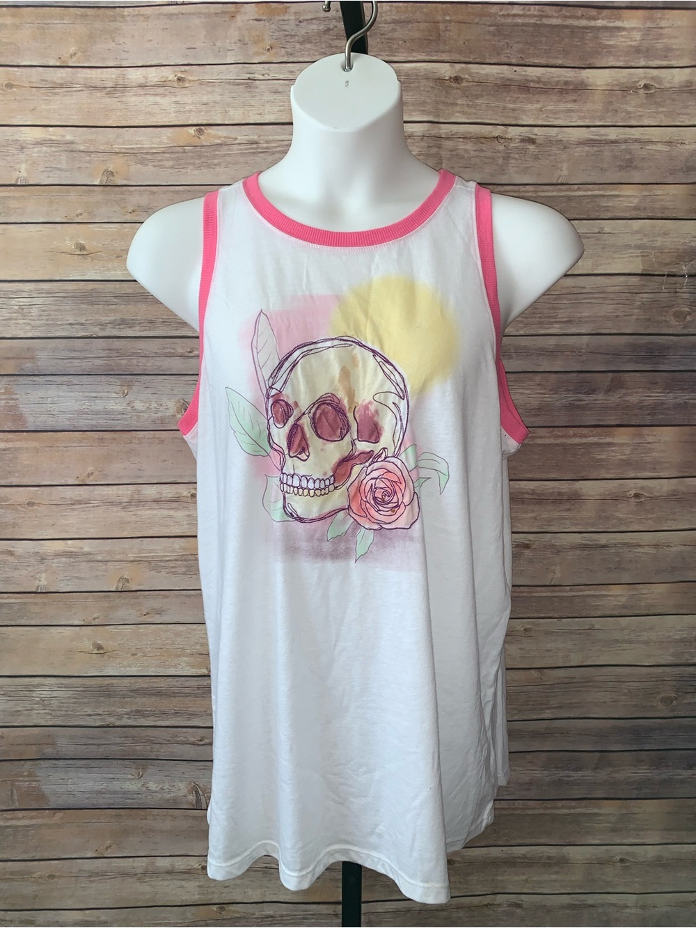 Torrid White Tank with Pink Skull & Rose Graphic - Size 0